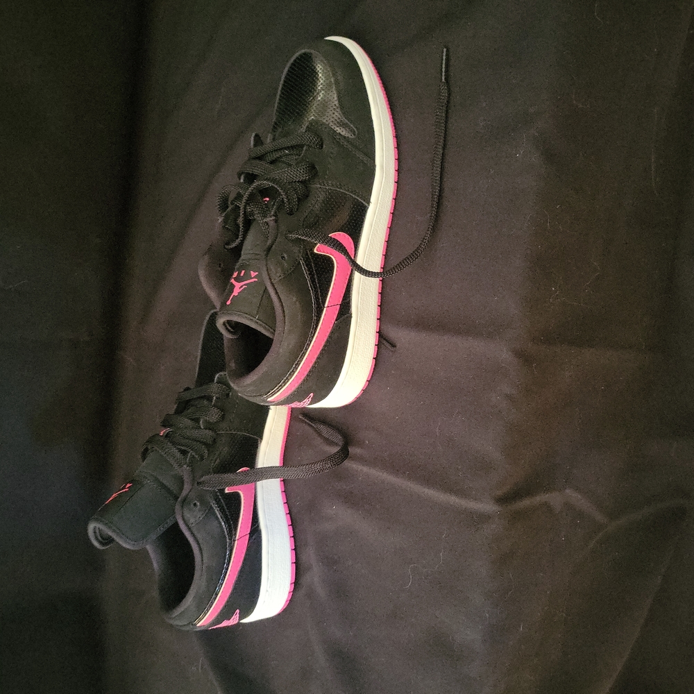 Nike Air Jordan Pink and Black - Picture 4 of 6